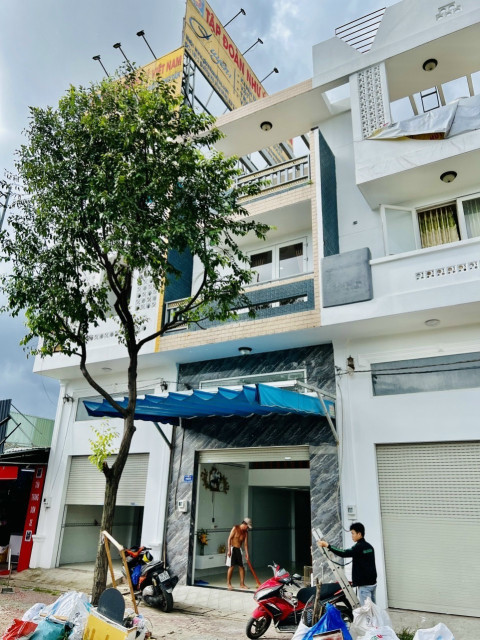 Cho thuê nhà nguyên căn 1 sẹc hà huy giáp 1 trệt 1 lửng 2 lầu 3pn 4wc hẻm tải