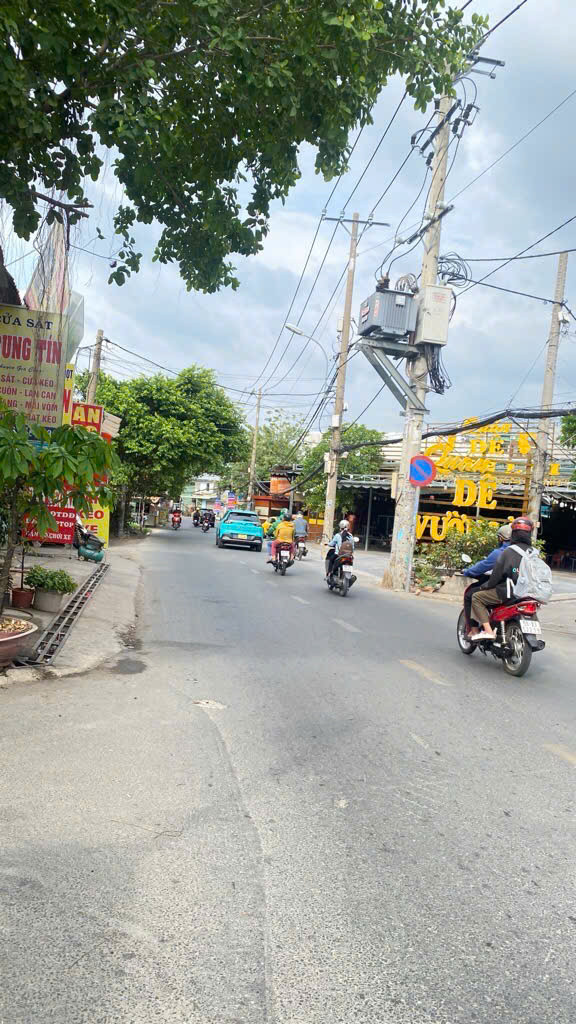 🌈Nhà Đẹp SHR Đường Vườn Lài P An Phú Đông Q 12-Hai Tầng 4PN-133m2 (8,7x16) HXT 8m- Chỉ 6.3tỷ
✅Diện tích khủng ngang 8,7 dài 16m 
✅Hoàn công 1 trệt 1 lầu, sân Oto, ✅Phòng Khách, Bếp, 4PN, 4WC, Ban công, Giếng trời mát mẻ
✅Hướng Nam
✅Sổ vuông vức CC ngay
📞/
