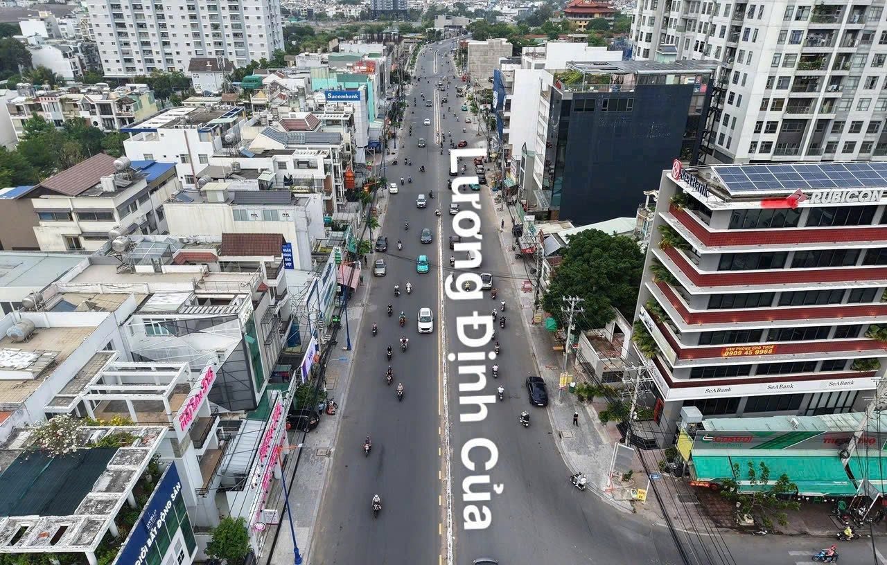 Bán Toà nhà VP Lương Đình Của 
1 hầm 4 tầng. 7×19