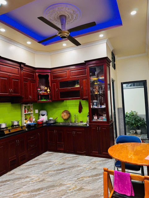 Nhà 3 lấu mặt tiền đường chính KDC cao cấp trung tâm hành chính Thuận An