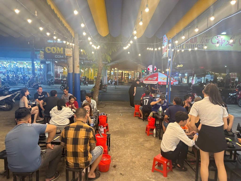 CẦN SANG GẤP QUÁN ỐC - GIÁ SINH VIÊN - VỊ TRÍ ĐẸP MẶT TIỀN