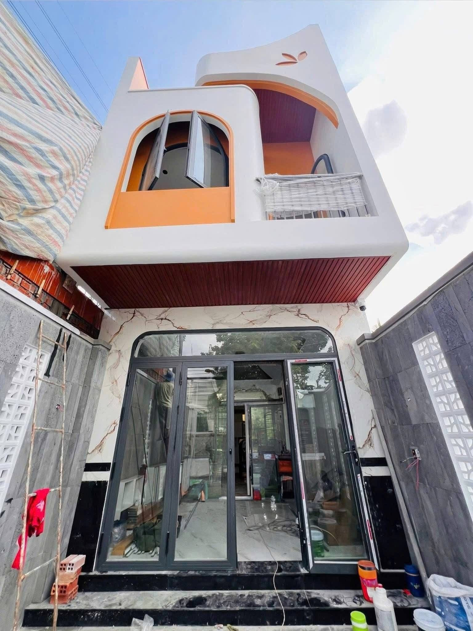 🌼 NHÀ XỊN - CÓ SÂN ĐẬU Ô TÔ - HIỆN ĐẠI Ở TRỤC CHÍNH ĐƯỜNG SỐ 1 KDC QUÂN ĐỘI - CẦN THƠ 🌼
💰Gi.á: 3 tỷ 450 triệu  (thương lượng)
 📐Diện tích: 4.5 x 18.75 = 84.3m2| NHÀ THỔ CƯ - CÓ GPXD| Lộ: 15m| Hướng: Bắc| Có: 3 phòng ngủ (có phòng ngủ trệt) - 2 toilet - 