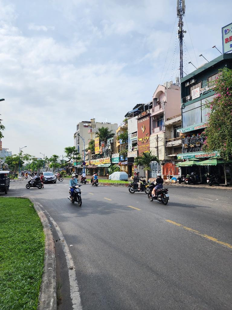 Nhà MTKD Trung Tâm✅ Đồng Đen 5,2x29❤️148m², giá 24.3 tỷ, Tân Phú