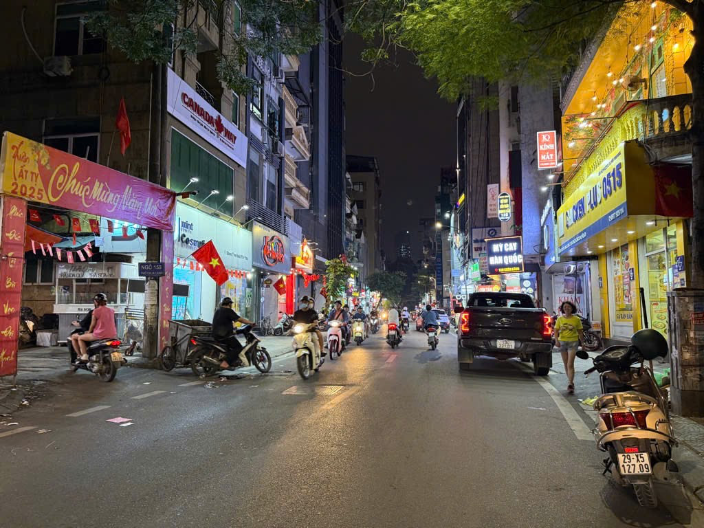 cần bán lô đất phường Bạch Đằng Hai Bà Trưng diện tích 405m2,mặt tiền 15m,giá 268 tỷ