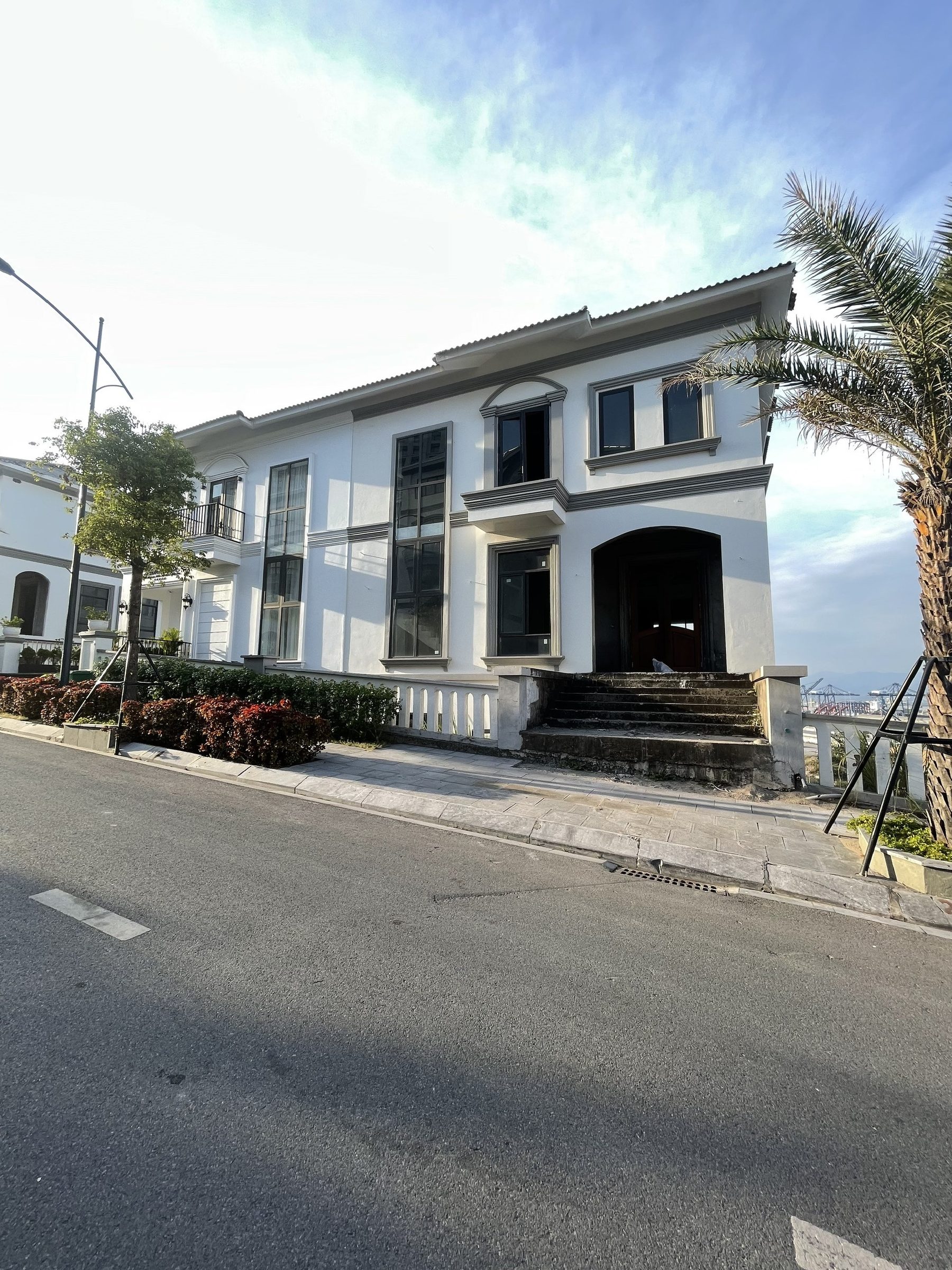 BÁN BIỆT THỰ ĐỒI ĐỨC DƯƠNG,VIEW BIỂN,TRUNG TÂM BÃI CHÁY