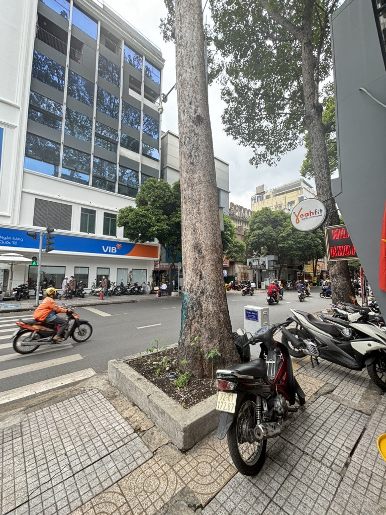 Nhà Góc 2 Mặt Tiền Kinh Doanh, 3 Tầng, Đường 20m , giá 35 tỷ Phường 3 , Quận 3.