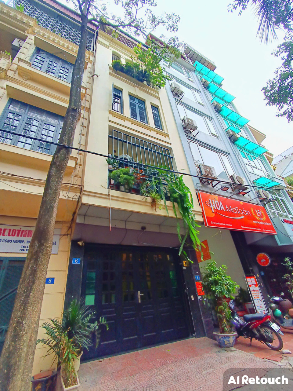 View sân chơi, vỉa hè rộng, cho thuê văn phòng phố Nguyên Hồng. 50m² x 5T – 18 tỷ