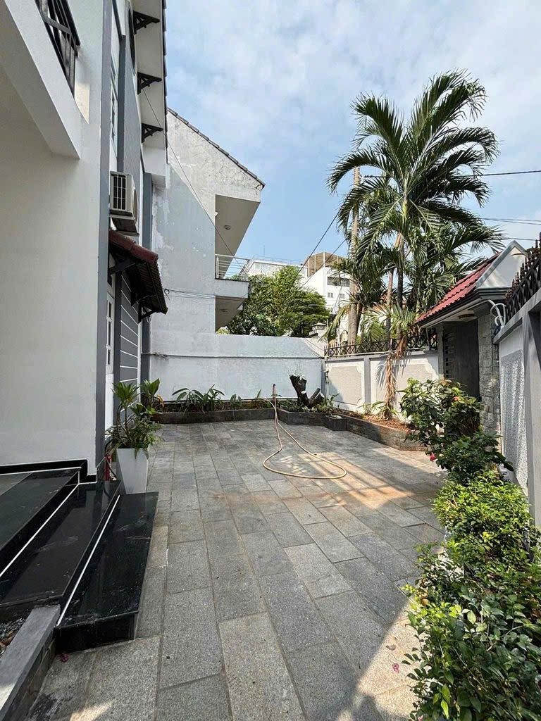 Cho thuê biệt thự đẹp 3 tầng 6PN đường 33 P.Bình An Q2, thích hợp ở hoặc kinh doanh (0989373766)