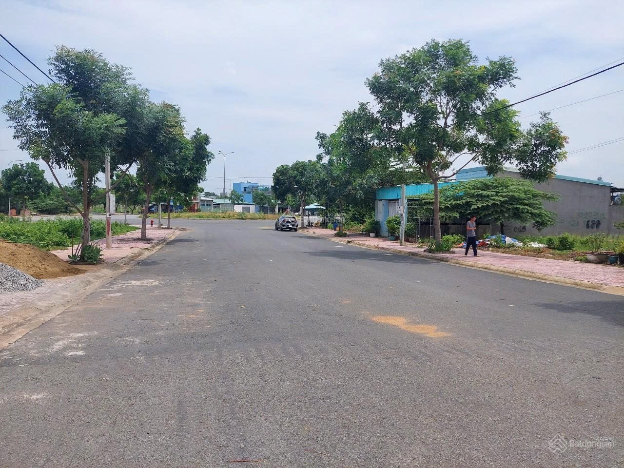 Chủ đất cần tiền có việc bán nhanh lô 100m2 Châu Thới đường 22m rộng đẹp, thổ cư 100%
