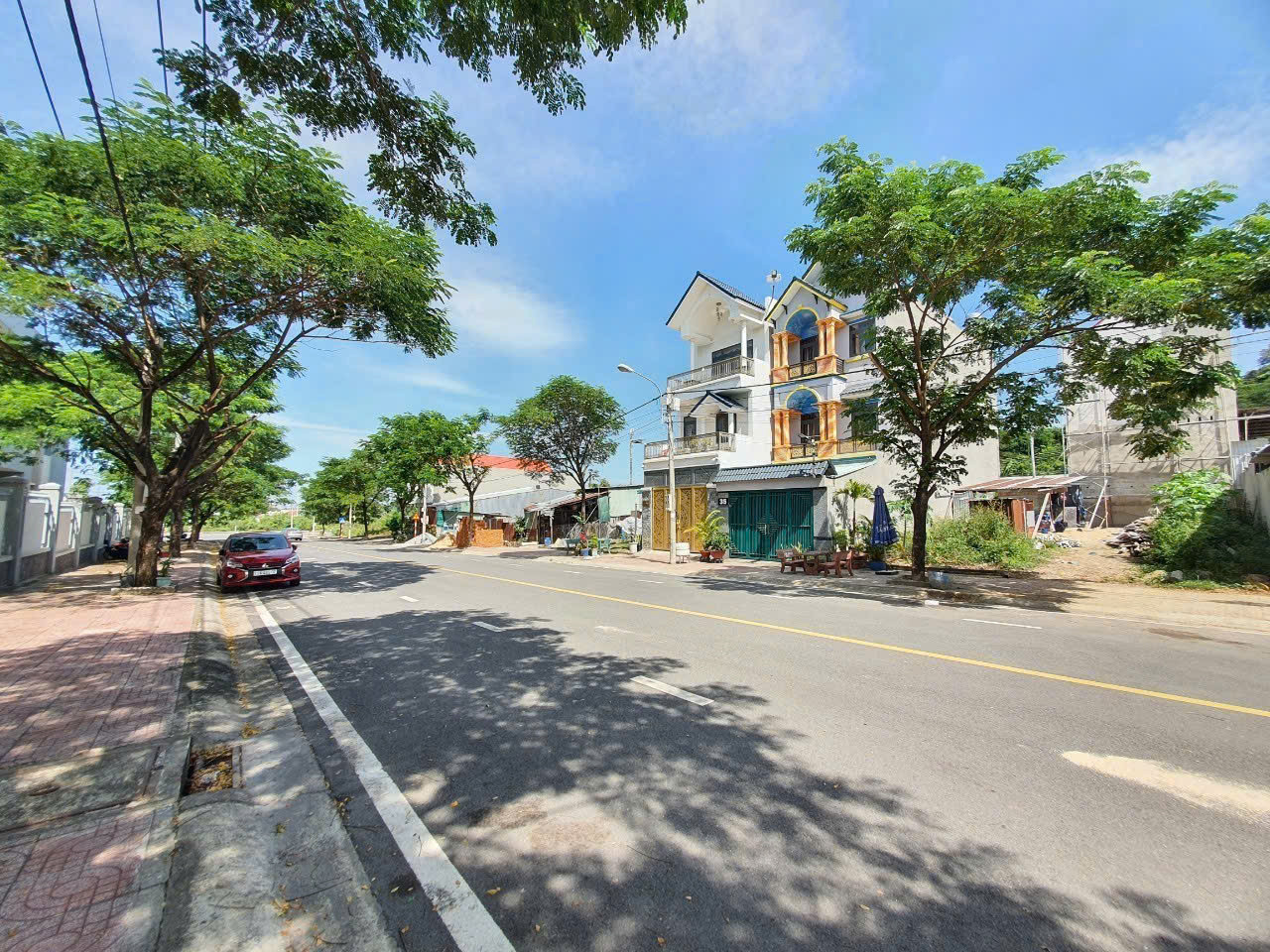 Cần tiền cho con du học. Ra gấp lô 100m2 chỉ 2 tỷ 5 ngay Làng Đại Học