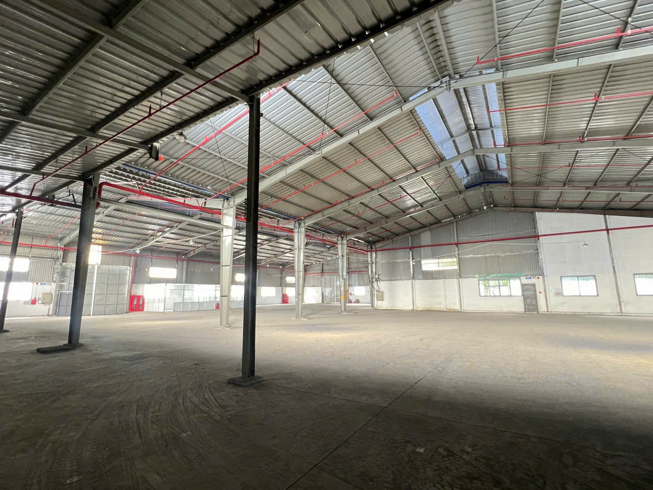 BDS  HVL Cho thuê kho - xưởng 2.100m2 + 1.000m2 sân bãi sử dụng chung. Đg xe cont 24/24
