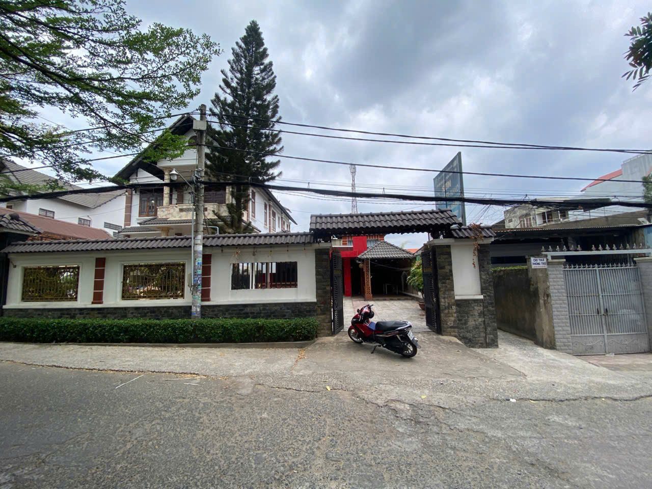 Cho thuê mặt bằng phường Bình Đa, DT250m2, vừa ở vừa kinh doanh, có 3PN, sân vườn rộng