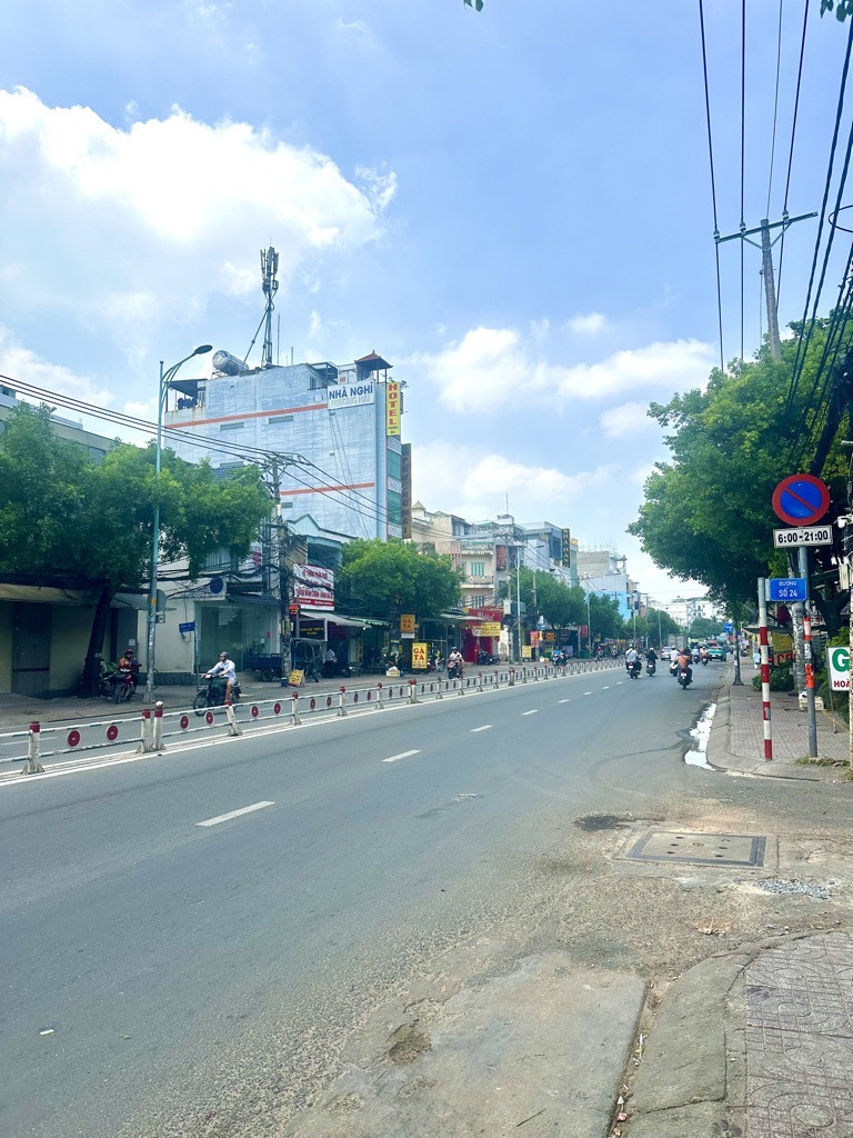 Bán nhà 3 Tầng  Căn Góc 2 mặt tiền Lê Văn Quới Phường Bình Hưng Hoà A Quận Bình Tân