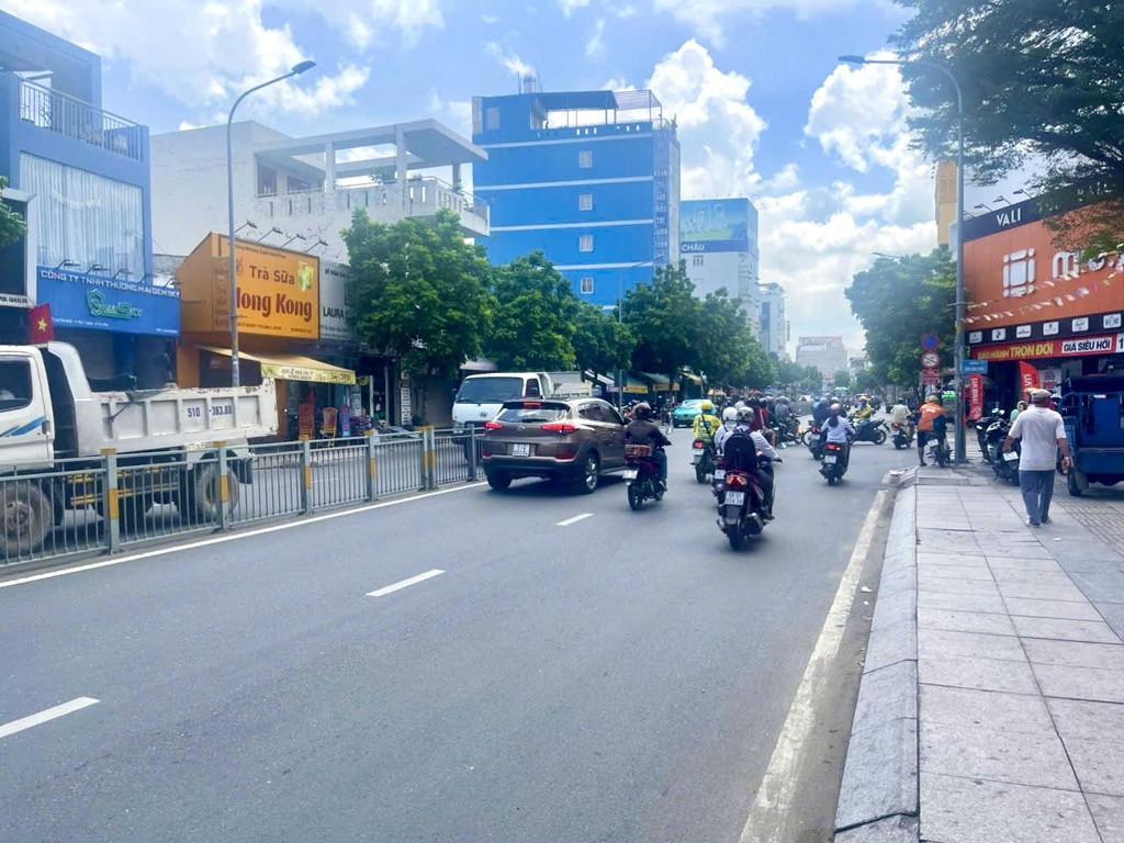 Bán nhà 240m² ngang 8m giá 42.8 tỷ tại Phường Bình Hưng Hoà A Quận Bình Tân