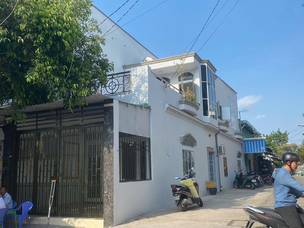 Bán nhà 80m² ngang 4m giá 4.7 tỷ tại Phường Bình Hưng Hoà A Quận Bình Tân