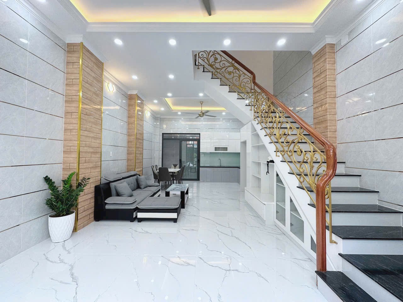Nhà mới đẹp chỉ vc vào ở  1 trệt 3 lầu  liên khu 4-5 .p Bình Hưng Hòa B .Hẻm 205