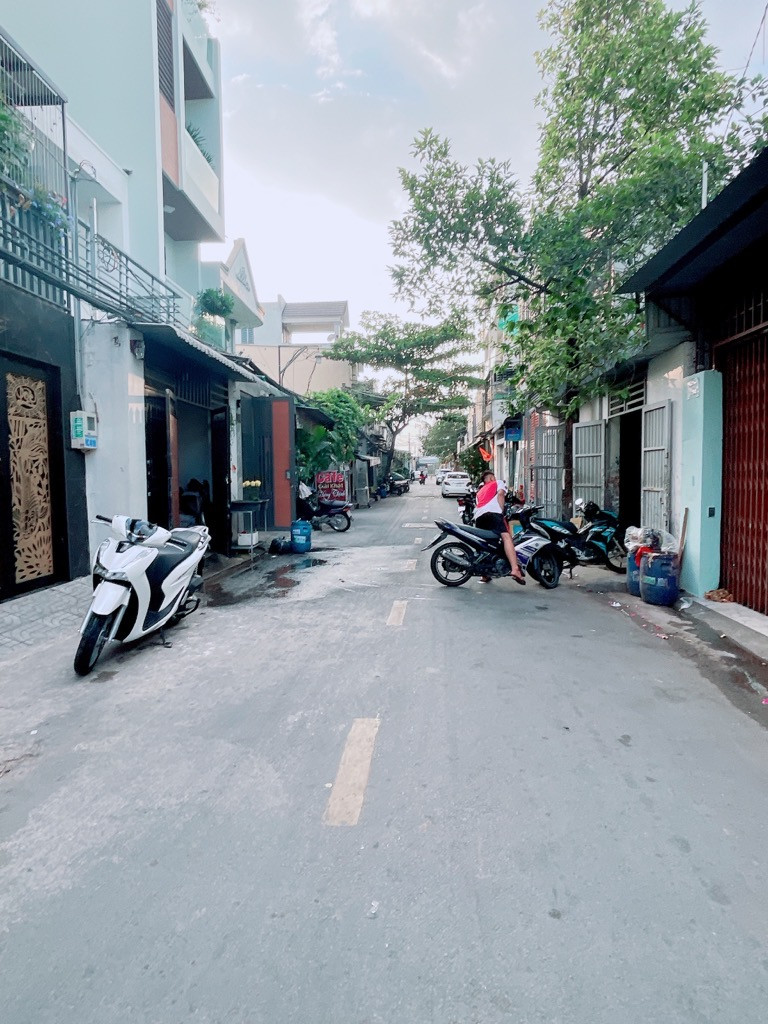 Bán nhà 3 Tầng mặt tiền đường số 6 Bình Tân