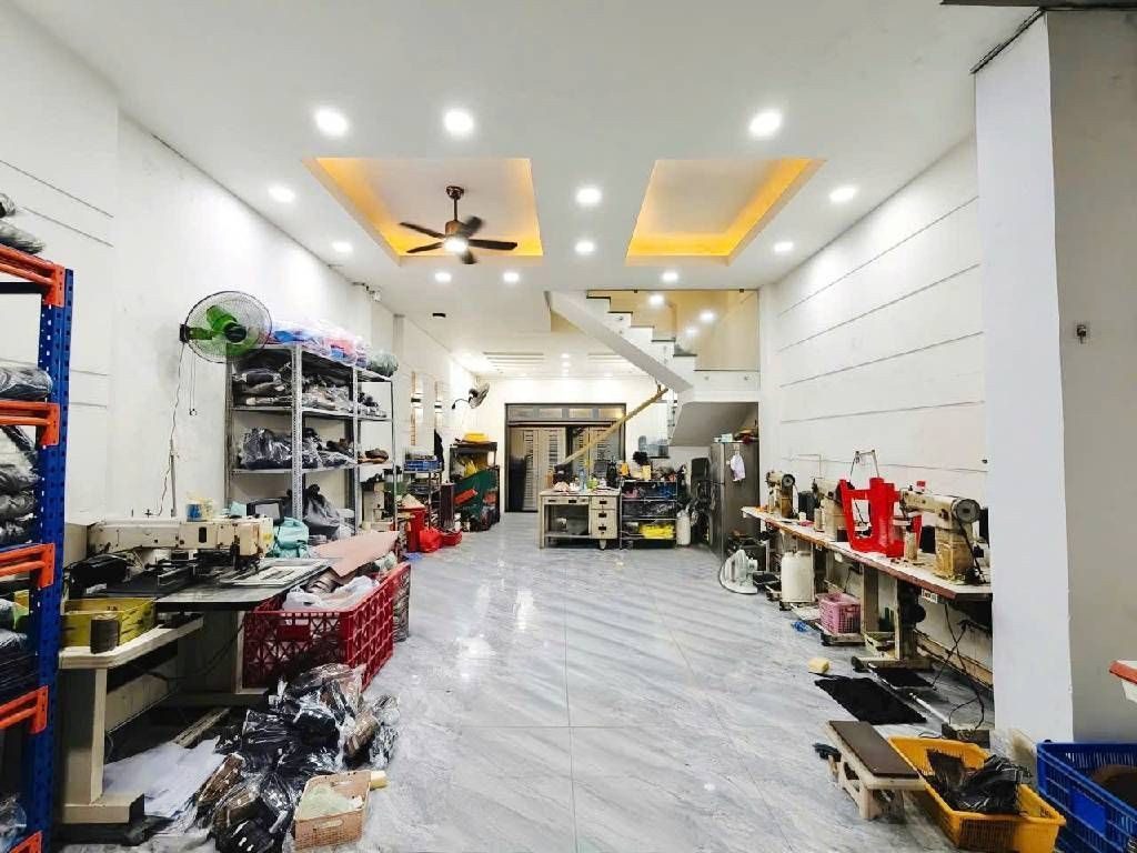Bán nhà 100m² full thổ cư ngang 5m giá 9.3 tỷ tại Phường Bình Hưng Hòa