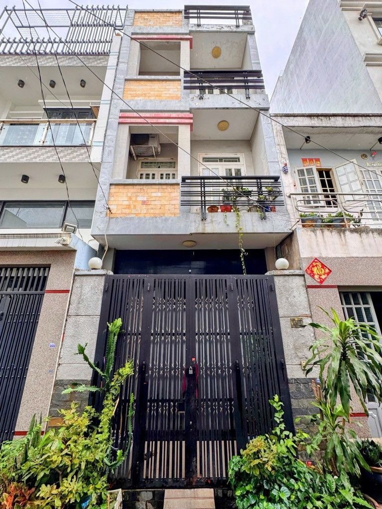 Nhà 3 Tầng - Hẻm Xe Hơi - DT sử dụng 119m² - giá 5.15 tỷ Phường Bình Hưng Hòa , Bình Tân.