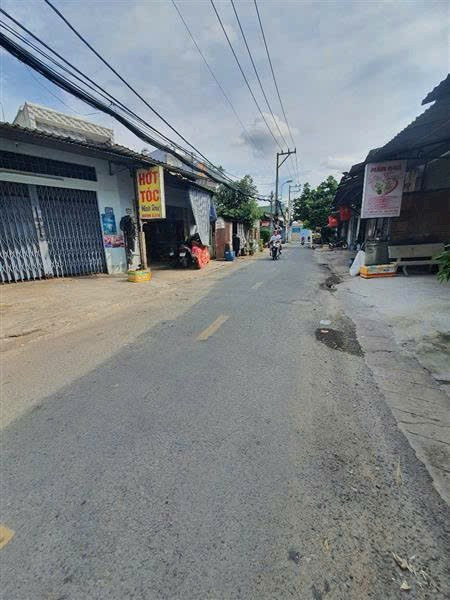 Bán nhà mặt tiền 3 tầng 125m² Đ, số 8 Bình Tân