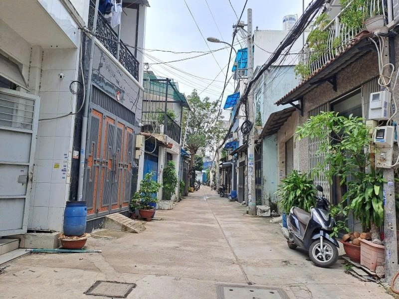 Bán nhà 2 tầng HXH Đ, số 9 Phường Bình Hưng Hòa Quận Bình Tân