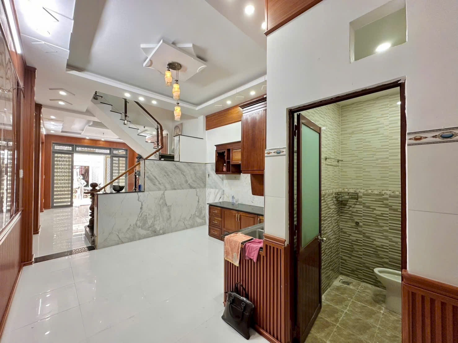Bán nhà hẻm đường số 6, Bình Hưng Hòa dt 56m2, 3 lầu, 5pn, 4wc giá 6,15 tỷ