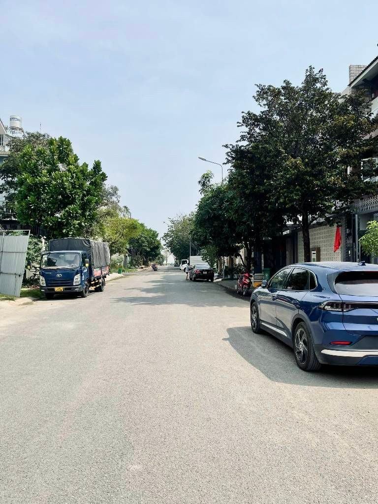 Bán nhà 200m²  10×20m²  giá 30 tỷ Phường Bình Lợi Trung