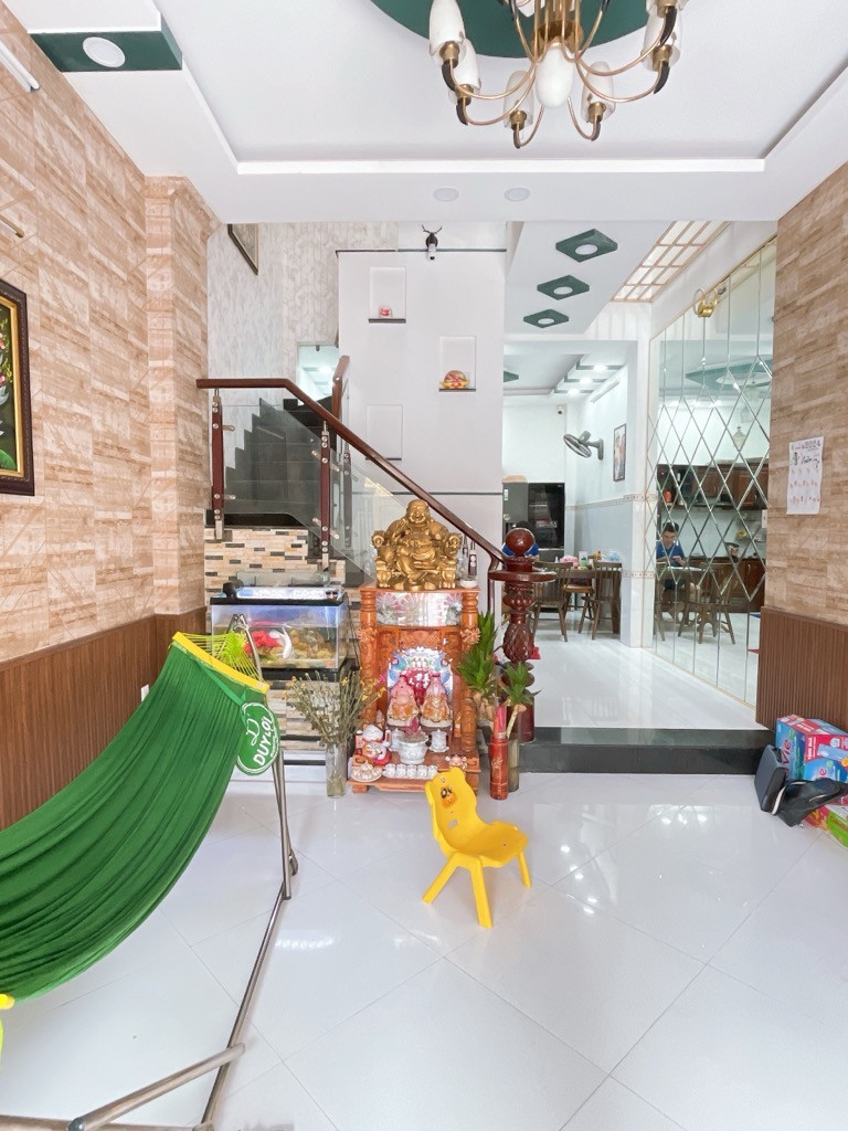 Bán nhà 3 Tầng, Sát Chợ, Hẻm ôtô, giá 5.25 tỷ Phường BHHB, Bình Tân