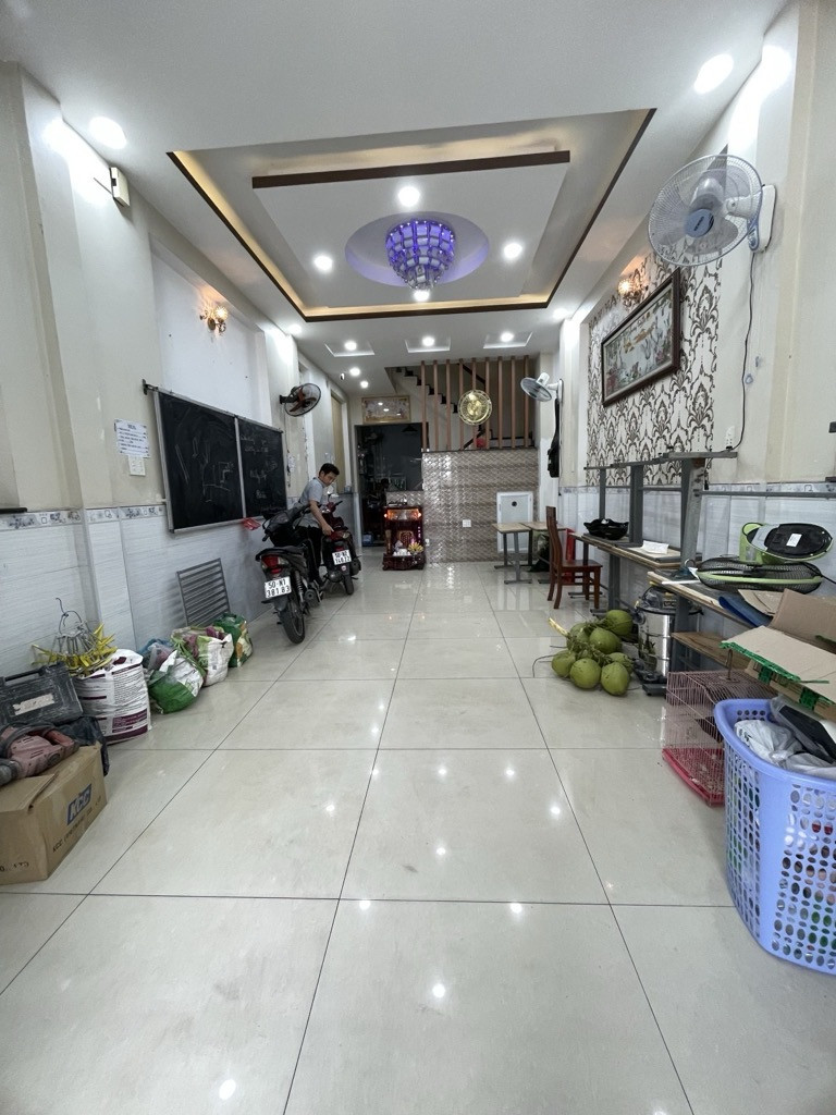 Bán nhà 3 Tầng Mặt Tiền Đường, giá 6.9 tỷ Phường Bình Tân