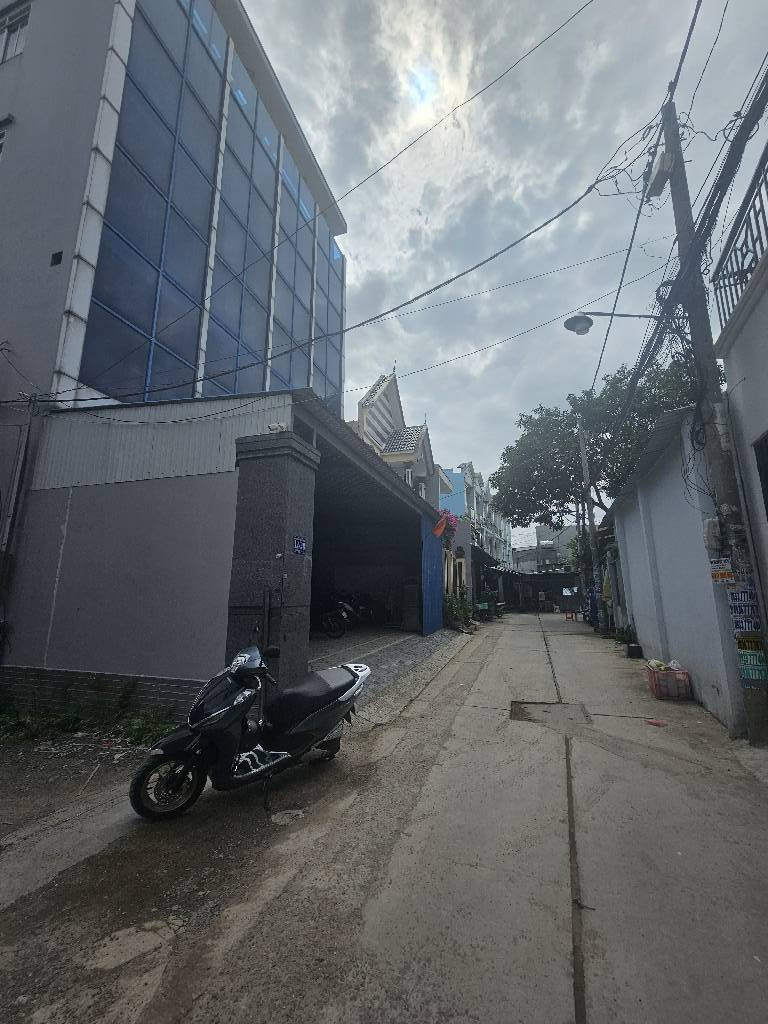 Bán nhà 2 TẦNG HXH Đ, số 6 BHHB  Bình Tân