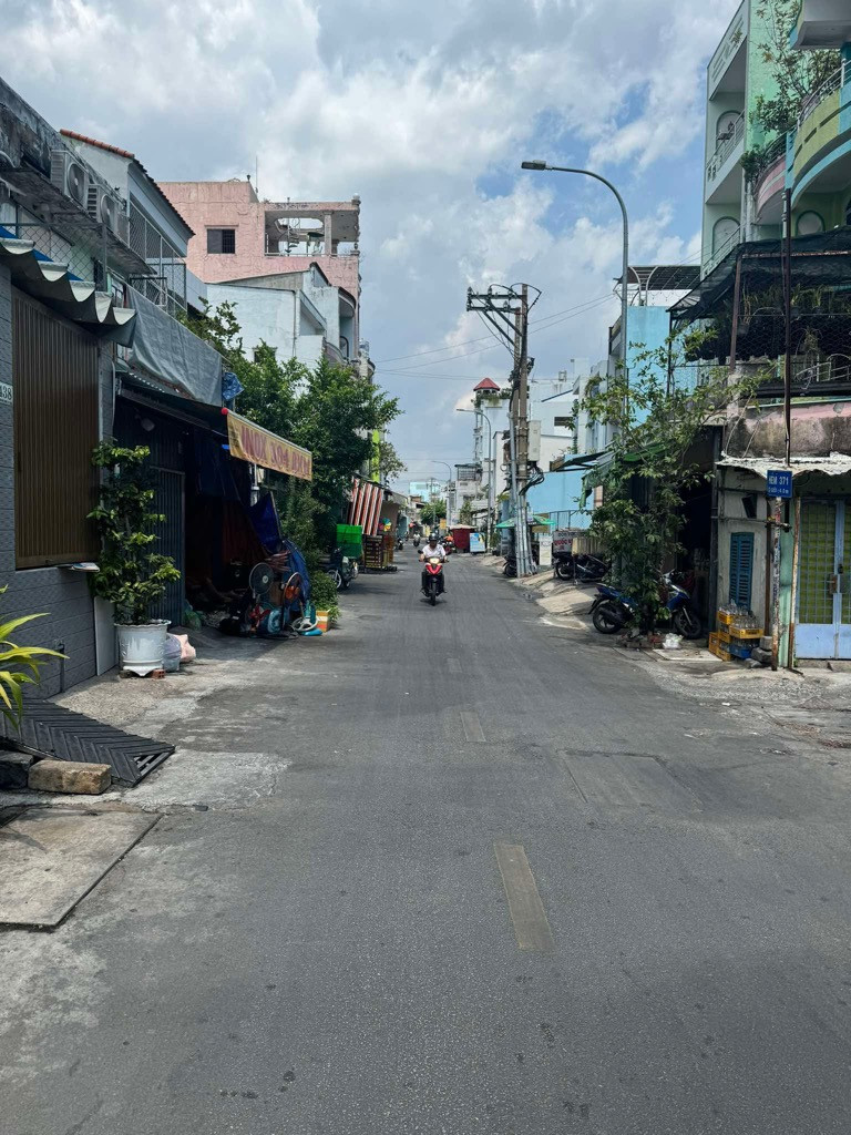 Bán nhà 3 Tầng Mặt Tiền Lê Quang Sung Quận 6