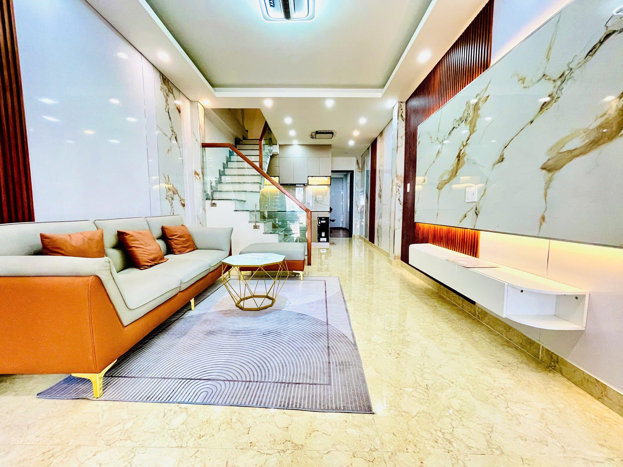 Bán nhà hẻm xe tải 51m2, 2 lầu full nội thất 4PN, trung tâm Bình Thạnh