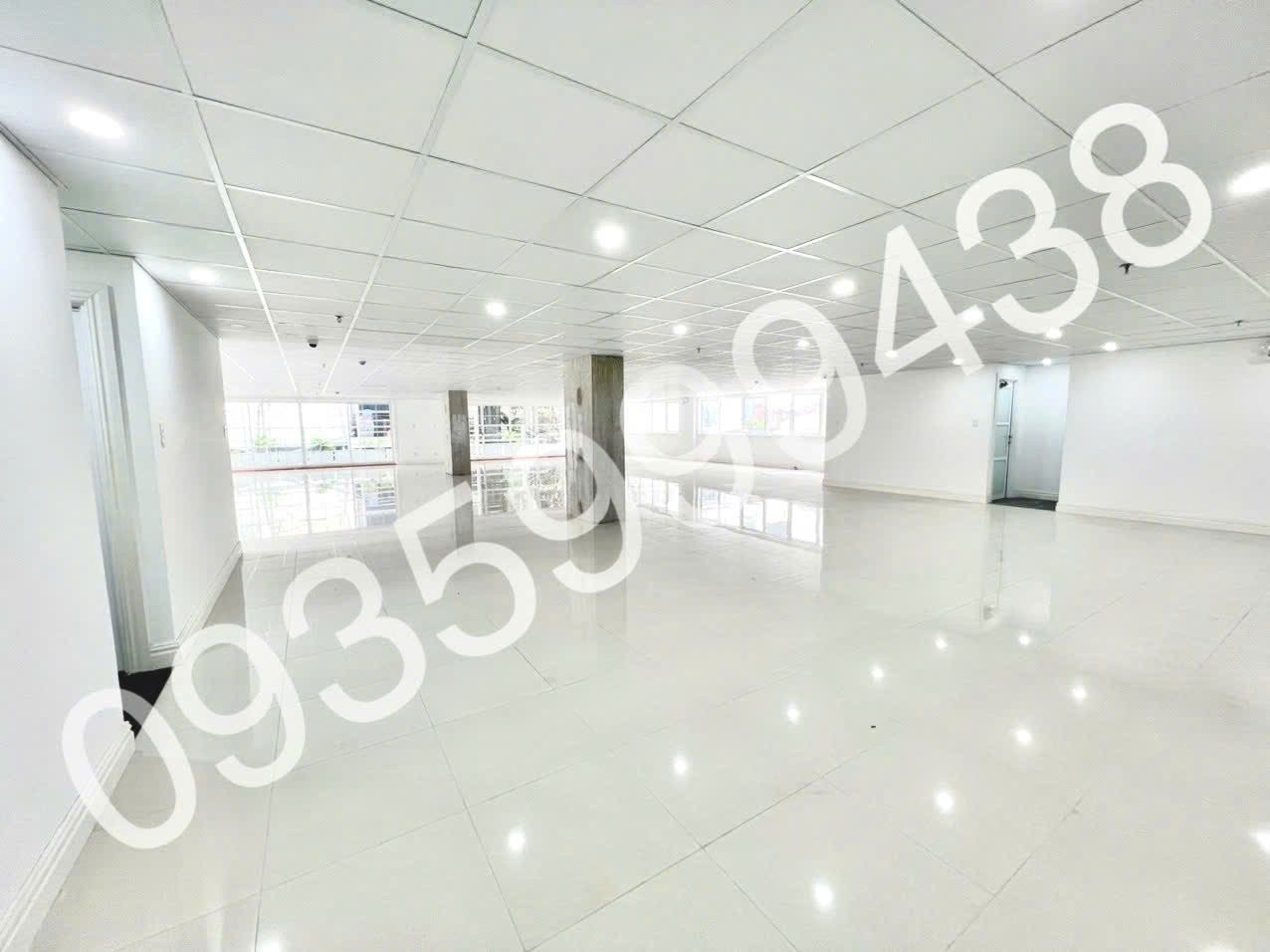 CHO THUÊ VĂN PHÒNG 470 M2 NGAY TRUNG TÂM, GIÁ THUÊ 12$/M2. LH: 0935 999 438