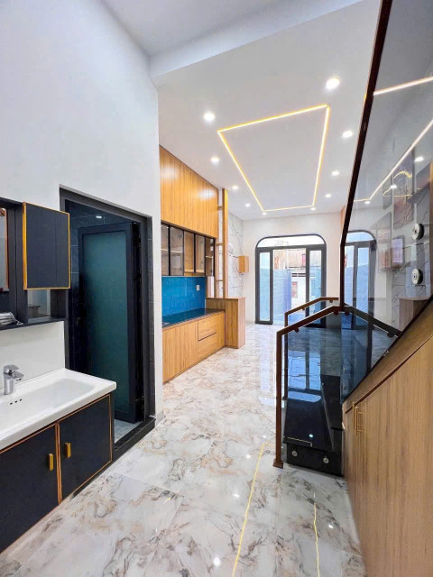 22. NHÀ TRỆT LẦU ĐÚC, MỚI  TRỤC CHÍNH H.208 CMT8, BÌNH THUỶ, CẦN THƠ.