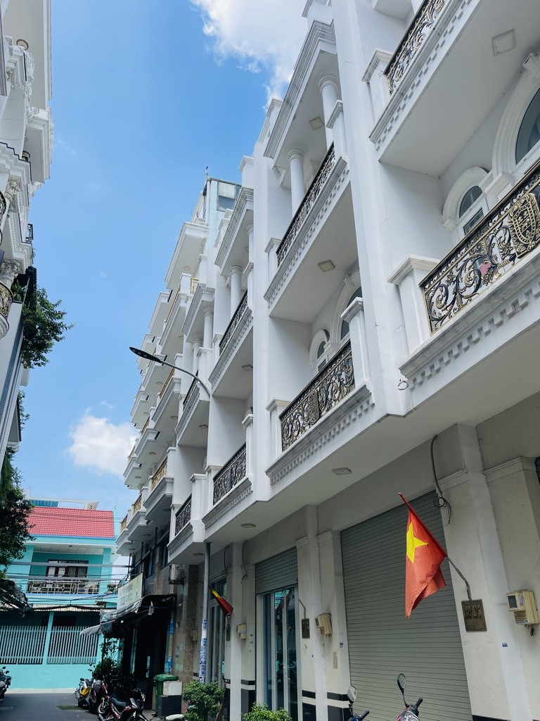 Bán nhà 3 Tầng, 2 Hai Mặt Tiền, giá 6.6 tỷ Phường BTĐ, Bình Tân.