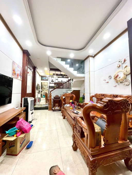 Gấp Bán Nhà 4 Tầng, Hẻm 7m Thông, giá 6.65 tỷ Phường Bình Trị Đông A , Bình Tân.