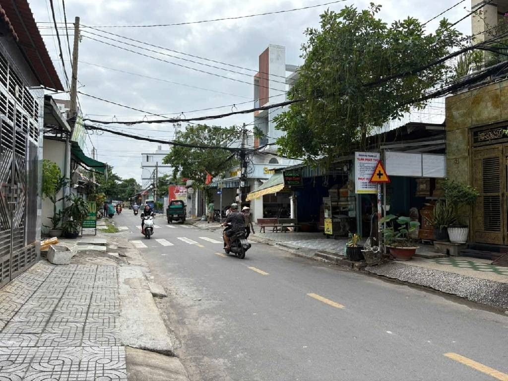 Bán nhà C4  Mặt tiền Ấp chiếc lược Bình Tân 8.2×35m²