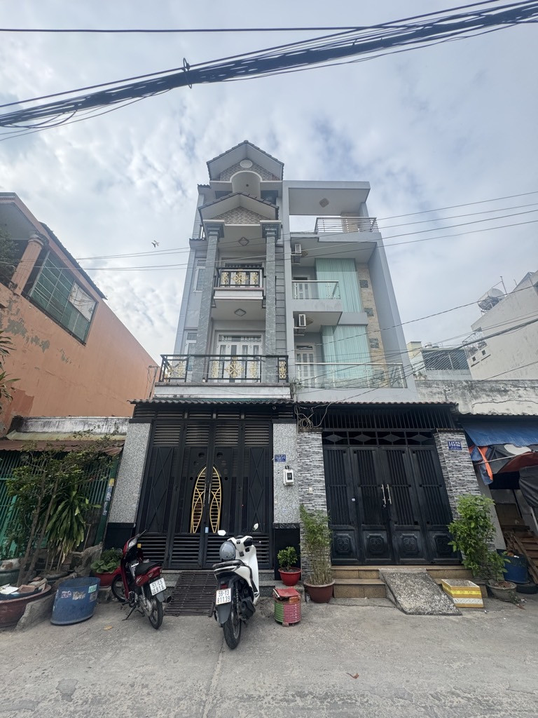 Bán nhà 4 Tầng , Hẻm 8m Thông, giá 7.65 tỷ Phường Bình Trị Đông, Bình Tân.