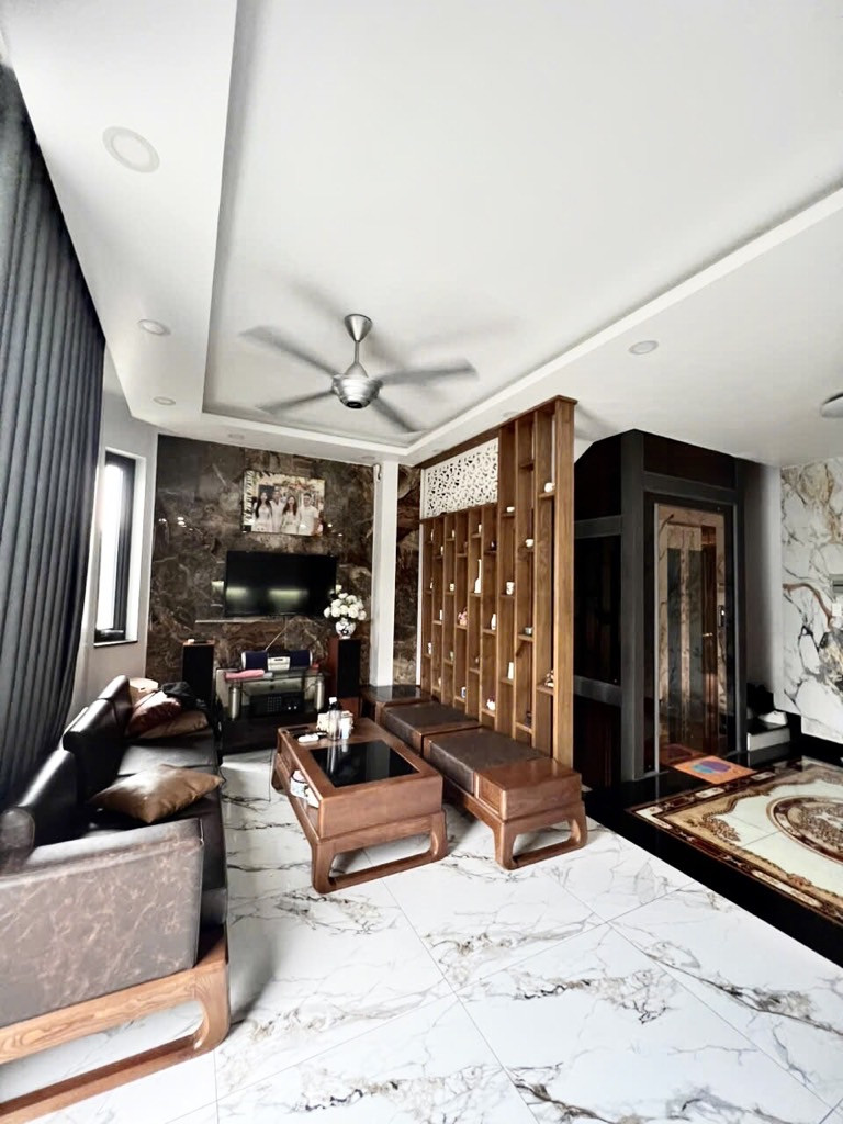 Bán nhà 4 Tầng Mặt Tiền, ngang 9m giá 13.2 tỷ Phường BHHA, Bình Tân.
