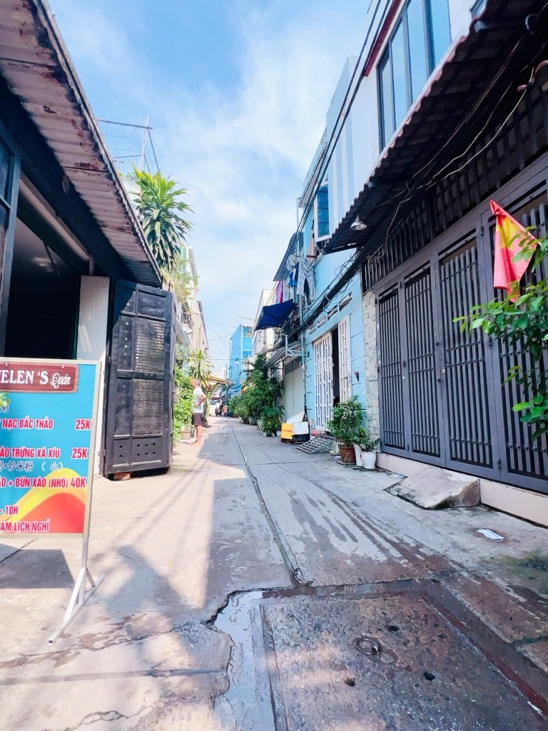 Bán nhà 2 Tầng Hẻm 5m thông giá 5.45 tỷ Quận Bình Tân