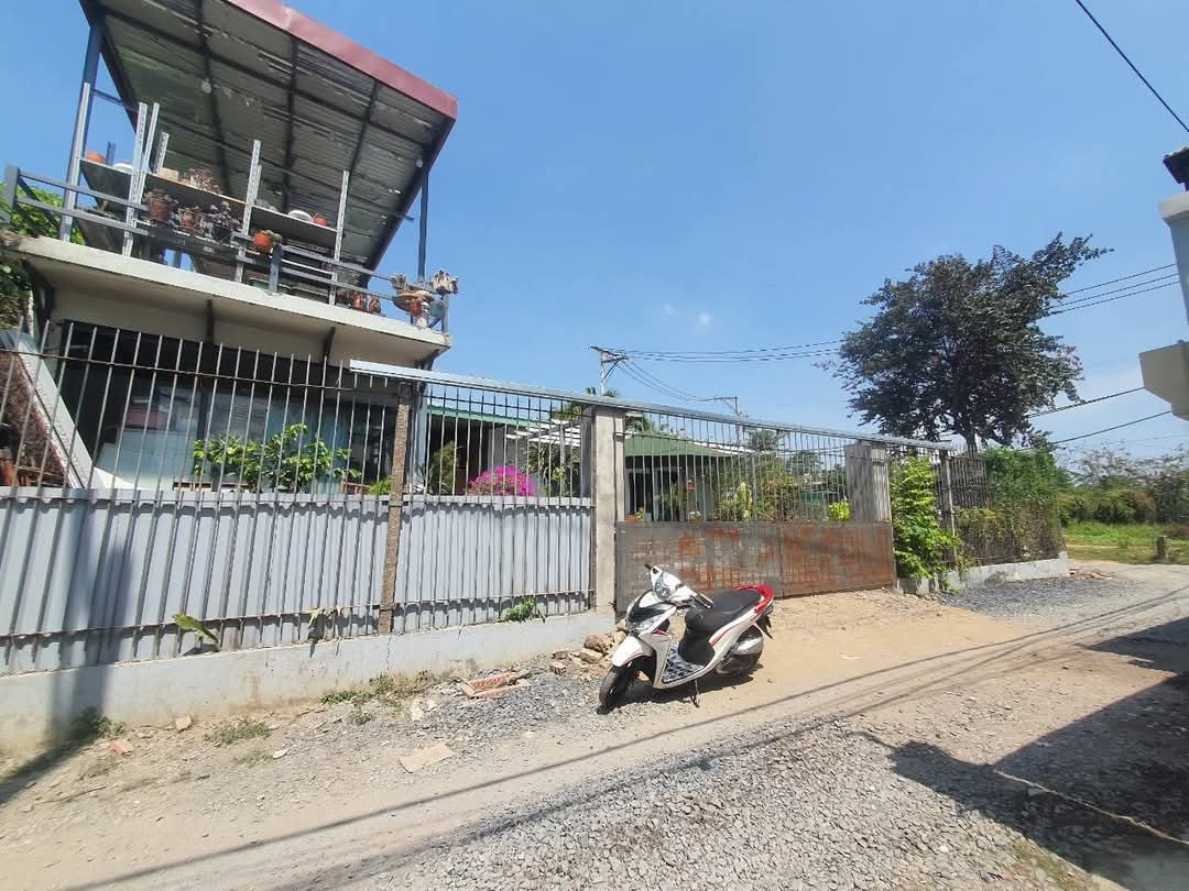 Bán đất mặt tiền đường Nguyễn Đôn Tiết phường Bình Trưng Đông Quận 2 Lô góc diện tích 241m2 ngang13m