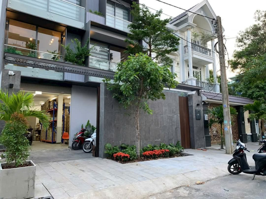 Bán biệt thự Quận 2 Khu dân cư 10 Mẫu Quận 2 nhà 3 tầng Thang Máy Dt sàn 340m2 + Hđ thuê
