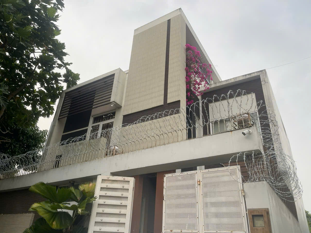BDS HVL [NC] VILLA BÌNH TRƯNG ĐÔNG Q2 10x14m 1 hầm 3L 4WC CHO THUÊ
