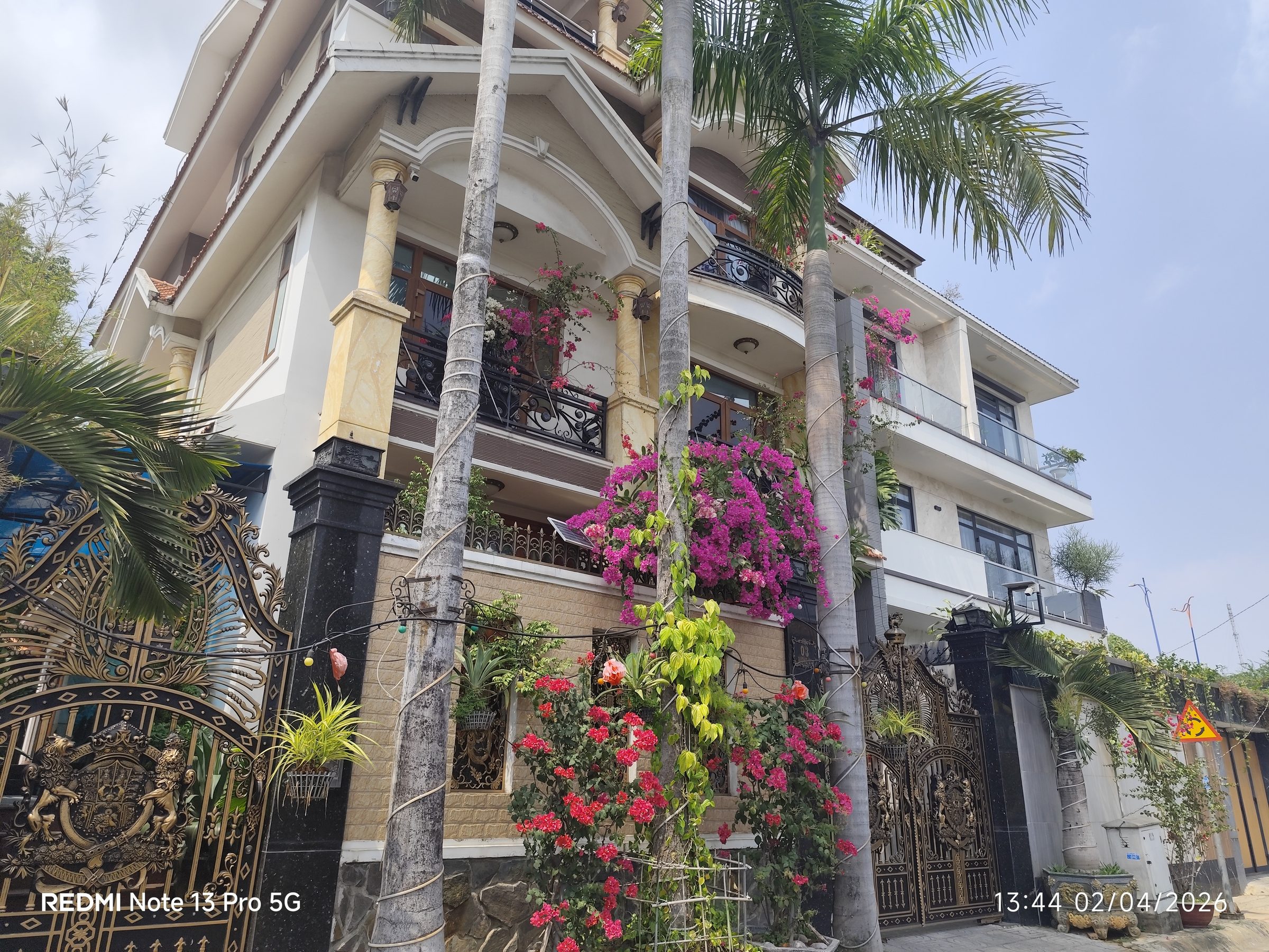 Bán gấp đất biệt thự diện tích 198.8m² full thổ cư ngang 11m giá 45 tỷ ngay cạnh đường Mai Chí Thọ An Phú Q2