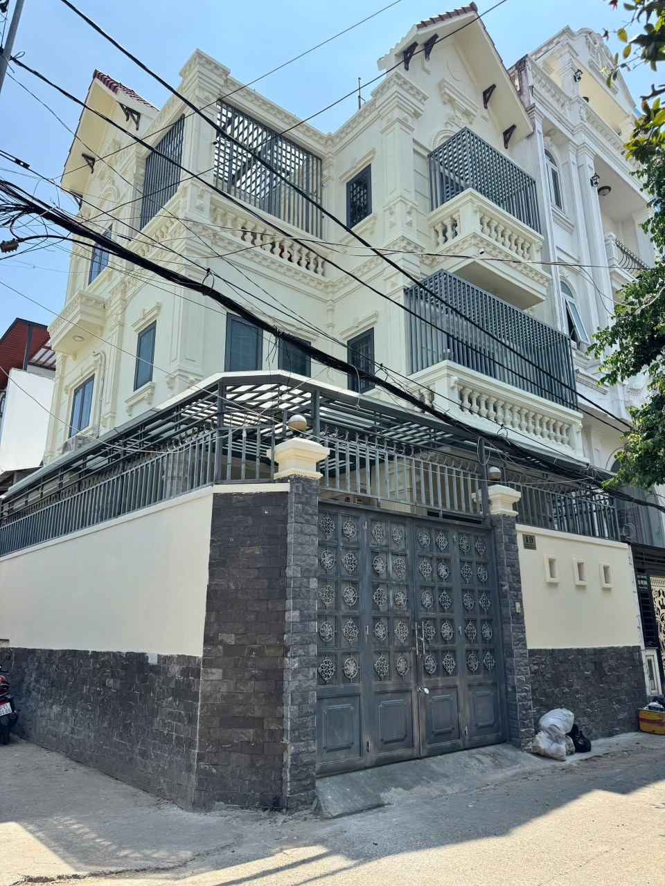 Bán nhà góc 2 mặt tiền đường ô tô cách Nguyễn Thị Định 200m phường Bình Trưng Tây Quận 2 ngang 8m