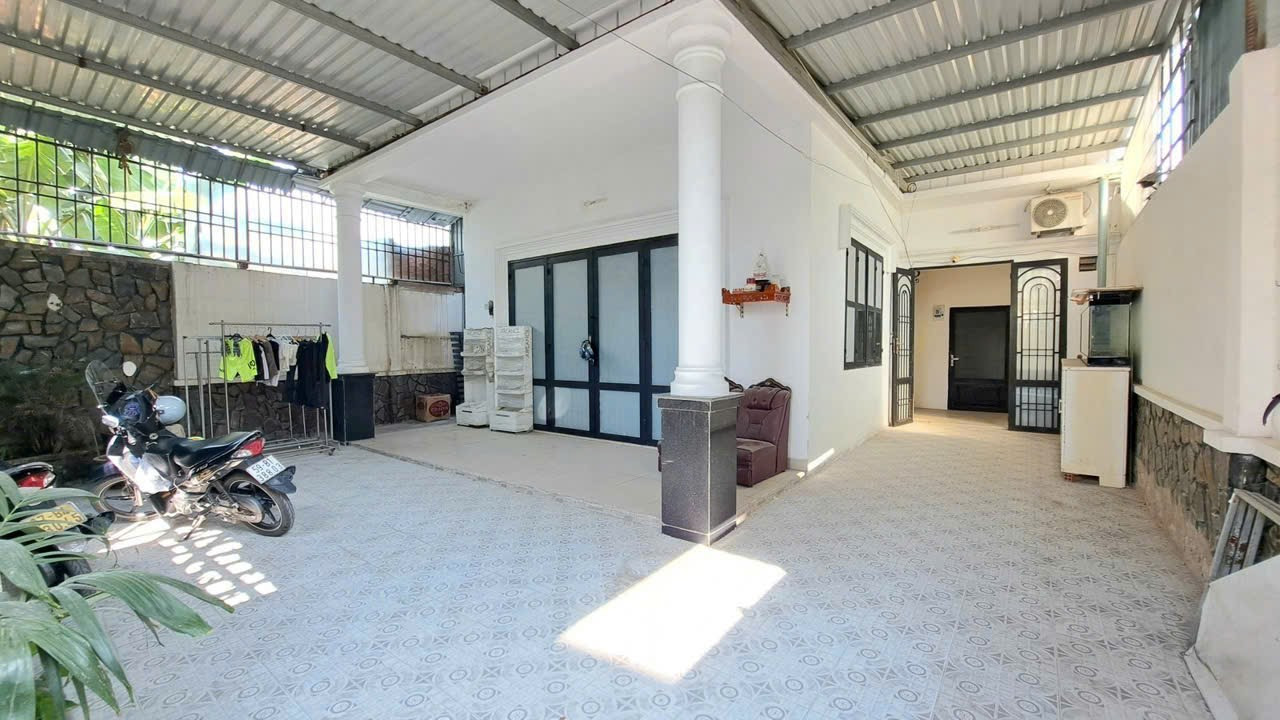 bán Nhà 1 trệt 1 lầu Hẻm Đường Số 6 P.Bình Trưng Tây Quận 2 cách Nguyễn Thị Định 150m * Diện tích đất: 243.5m2 ngang 9m
