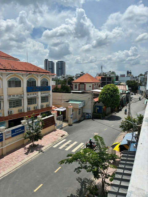 Bán nhà Quận 2 Nhà đối diện Trường THPT Giồng Ông Tố đường Lê Hữu Kiều 16M Cách Nguyễn Thị Định 100m