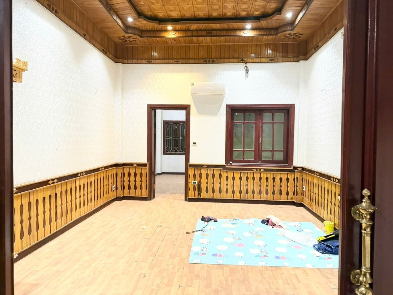 BÁN GẤP NHÀ MẶT PHỐ NGUYỄN VĂN CỪ – TRUNG TÂM QUẬN LONG BIÊN