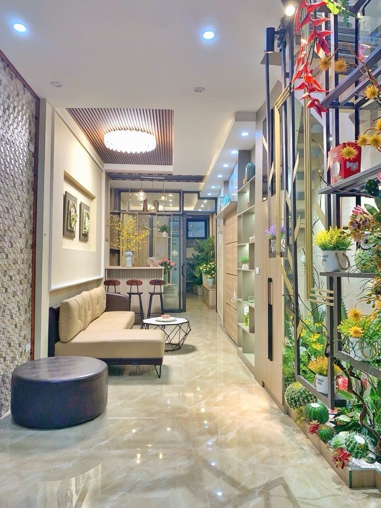 BÁN NHÀ NGUYỄN VĂN CỪ - FULL NỘI THẤT - THOÁNG TRƯỚC SAU - Ô TÔ 7 CHỖ VÀO NHÀ.