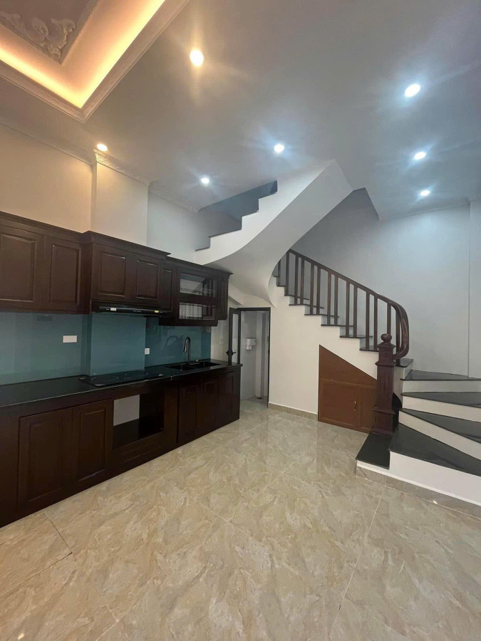 Bán nhà phố Lạc Long Quân 35m2 4tầng 5.68 tỷ Tây Hồ